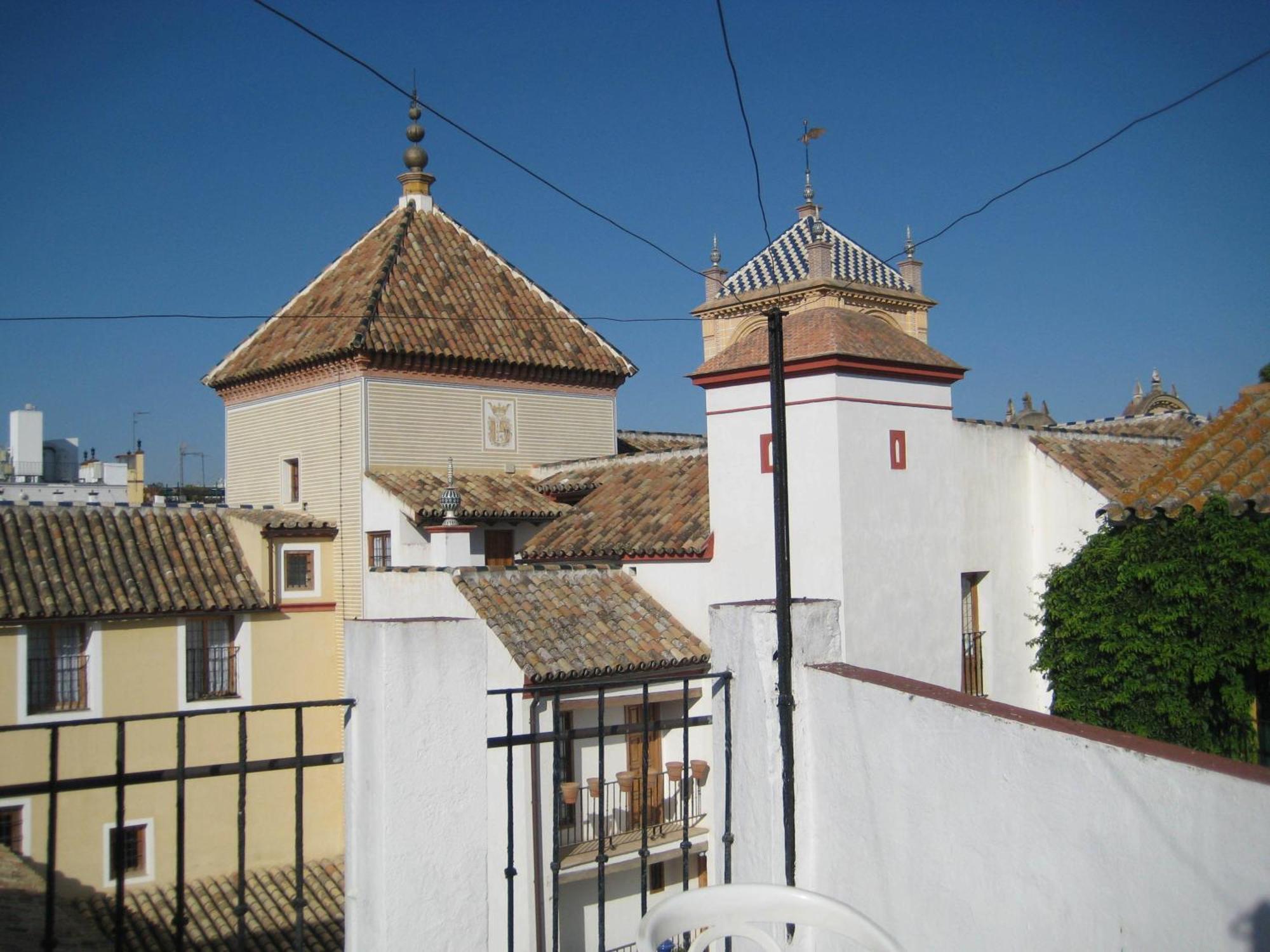 Pension Bienvenido Seville Exterior photo